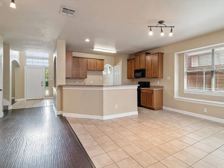 4621 Brighton Dr — Photo 10