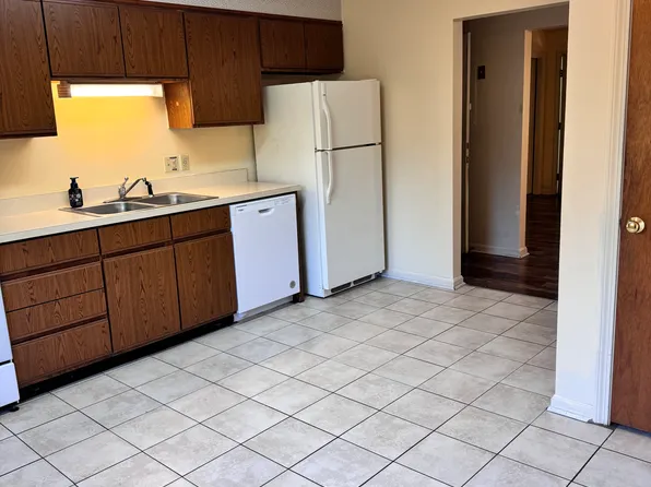 20 Bicknell St APT 4, Attleboro, MA 02703