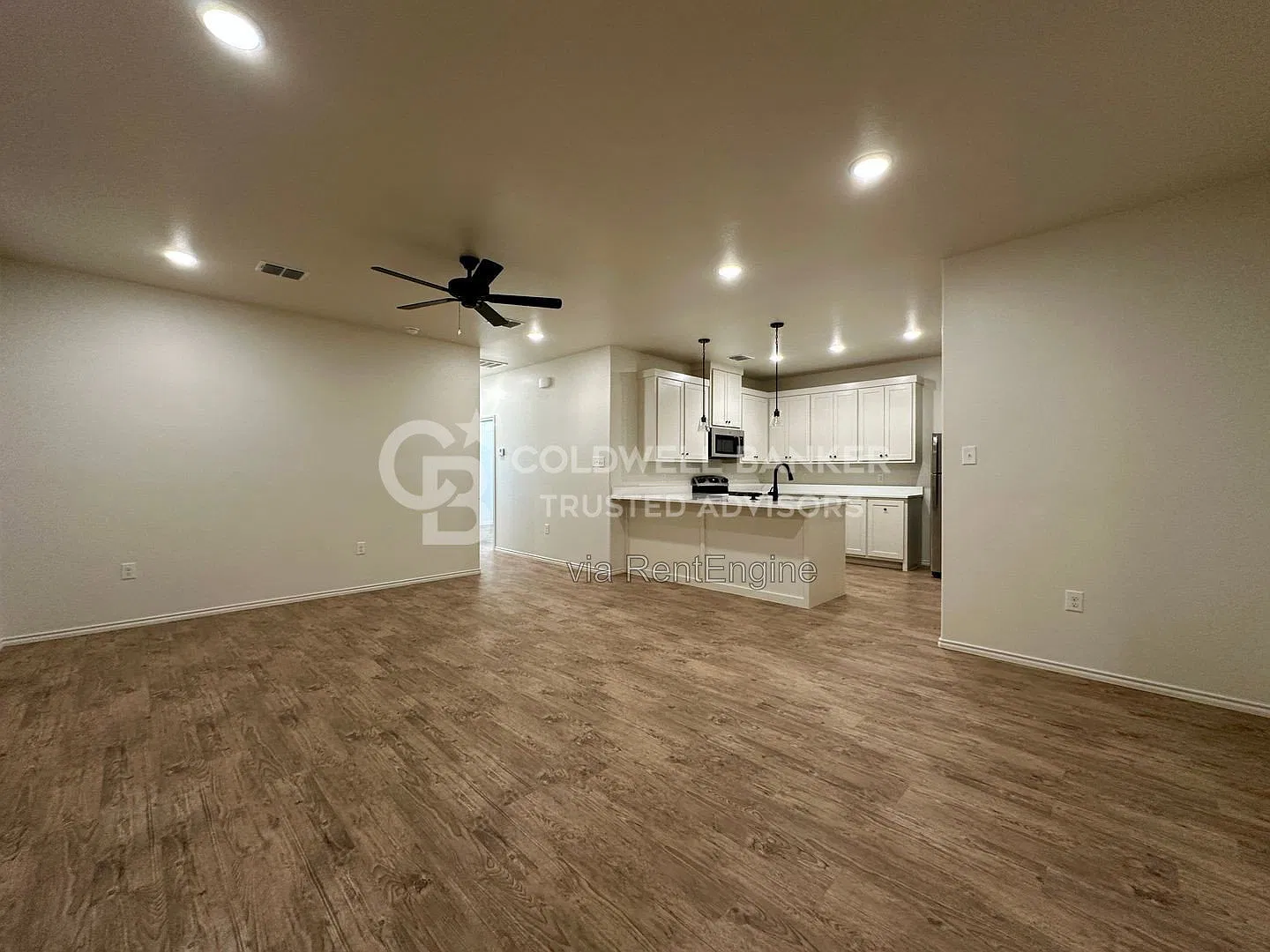 3 bed, 2.0 bath, $1,600 — Photo 2
