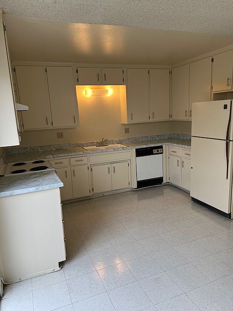 1st image of 1535 Royal Way