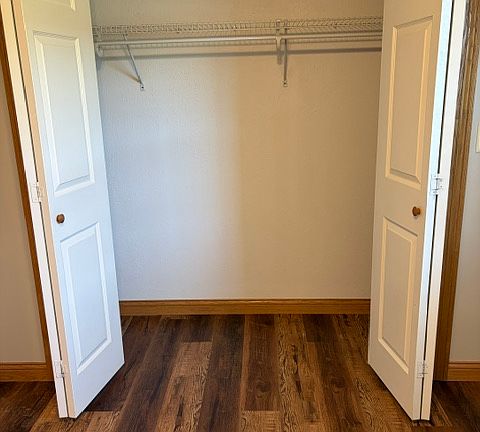 5th image of 410 Commercial Ave SW #1