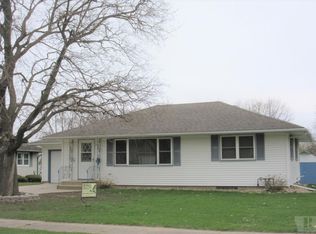 304 N Lincoln St, Lake Mills, IA 50450