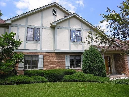 1st image of 940 Ivy Ln APT C