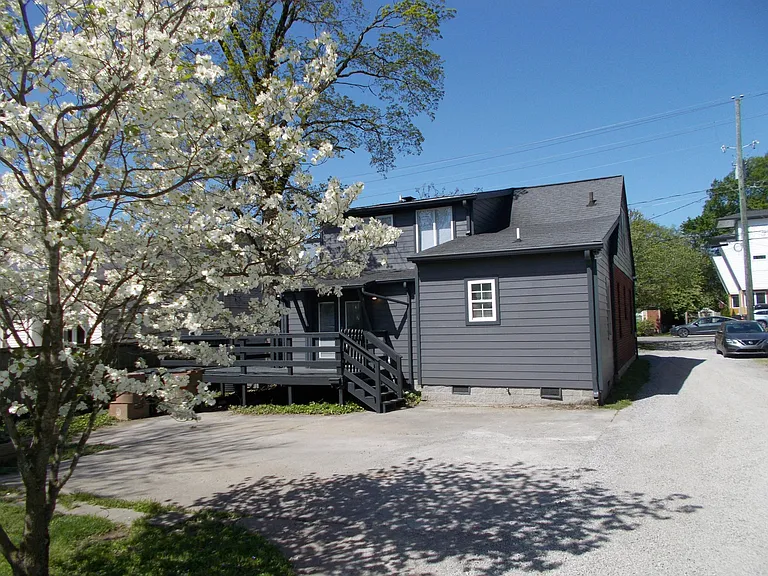 1812 Martin St — Photo 4