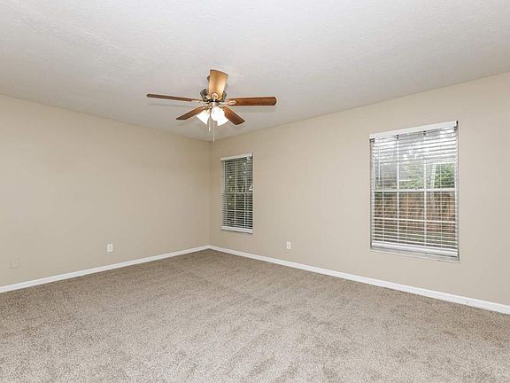 3rd image of 5207 Cumberland Dr #3