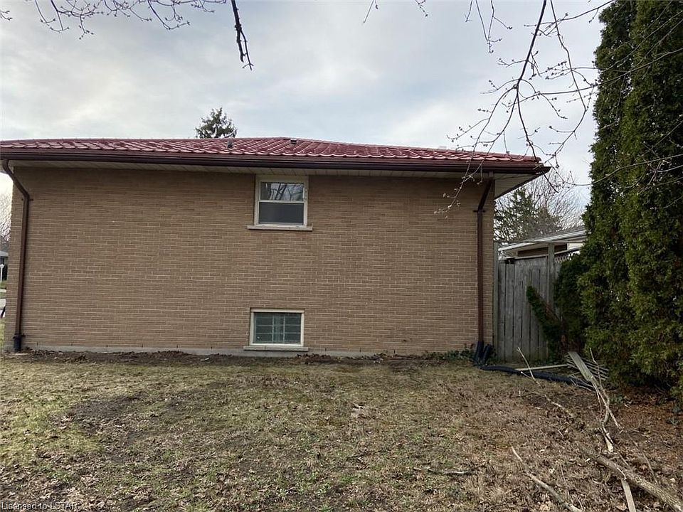 2nd image of 10 Pawnee Cres