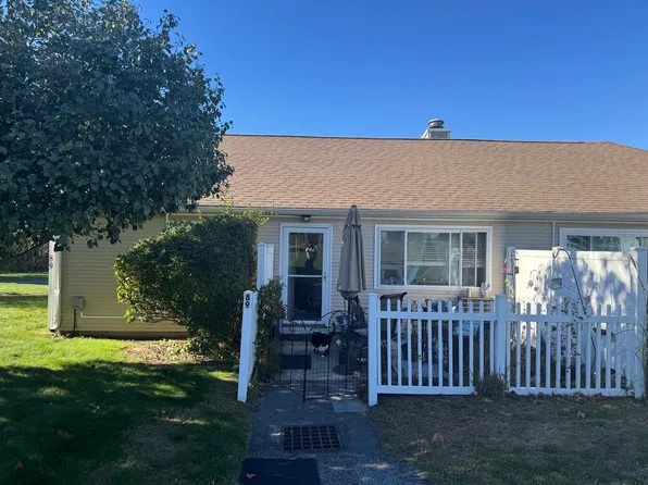 89 Collins St, Chicopee, MA 01022