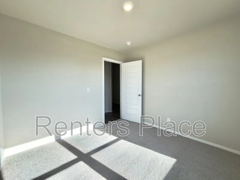 4 bed, 2.0 bath, 1613 sqft, $1,750 — Photo 4