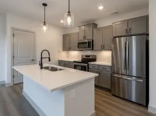 1025 S Post Oak Ln, Houston, TX 77056