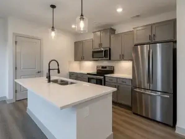 1025 S Post Oak Ln, Houston, TX 77056