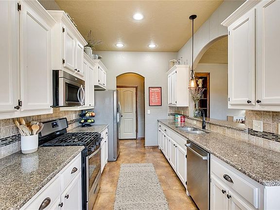 4th image of 874 Cottonwood Ct