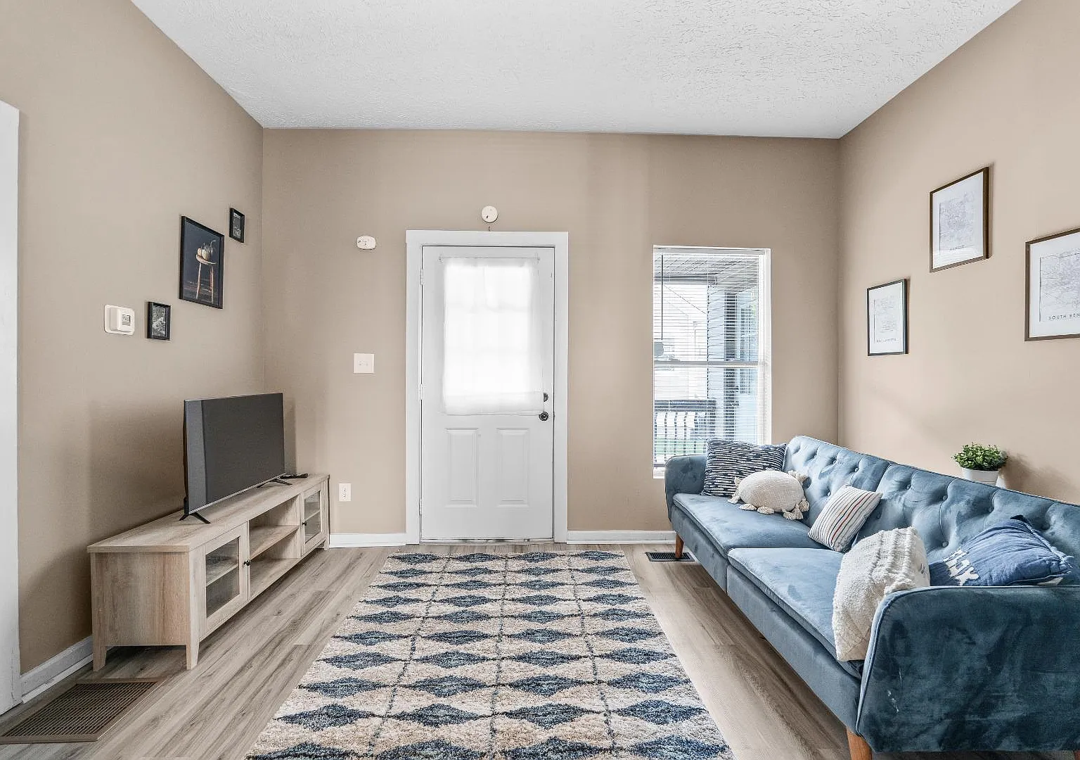 2415 Broadway St - Unit B — Photo 2