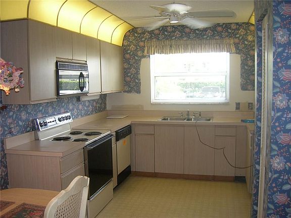 4th image of 605 W Lake Jasmine Cir APT 107