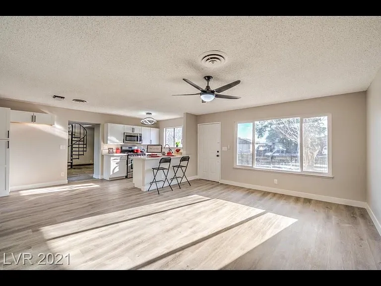 3124 Van Der Meer St — Photo 4