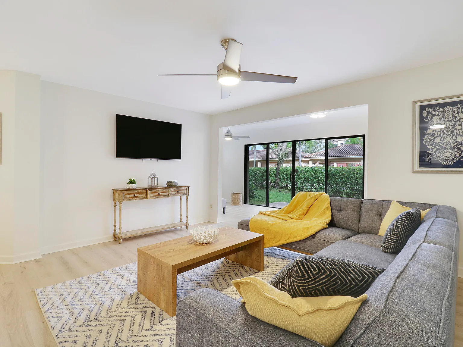 3 bed, 2.0 bath, 1268 sqft, $3,400 — Photo 1