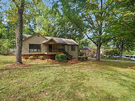 2nd image of 3963 Viewpoint Ct