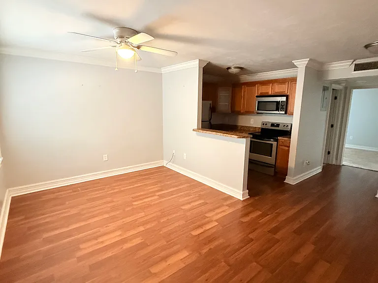 La Mediterranean Apartments — Photo 15