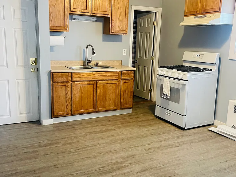 11 Maynard St #1 — Photo 8