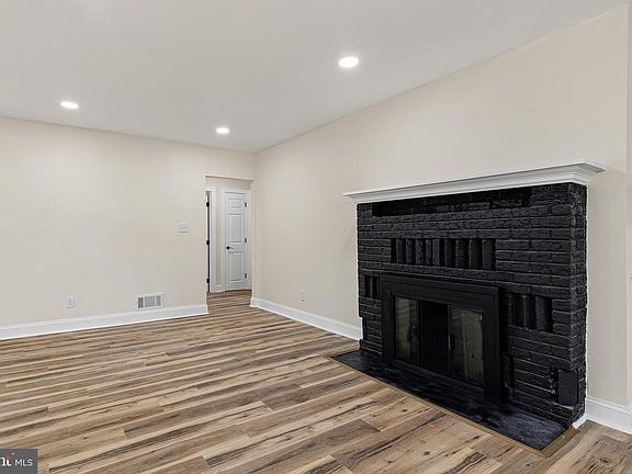 4th image of 17 Varmar Dr