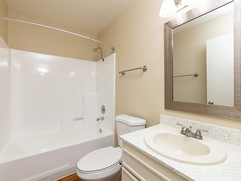 Willow Creek Apartments — Photo 10