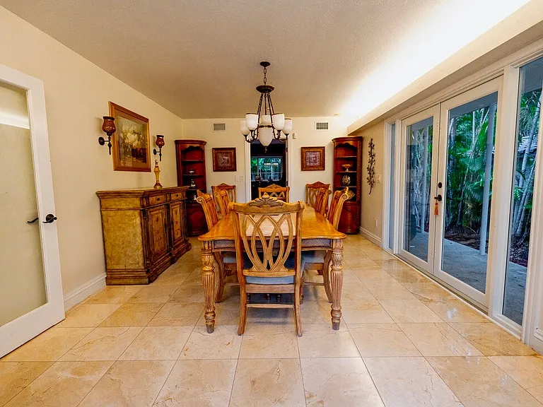 3060 S Miami Ave — Photo 15