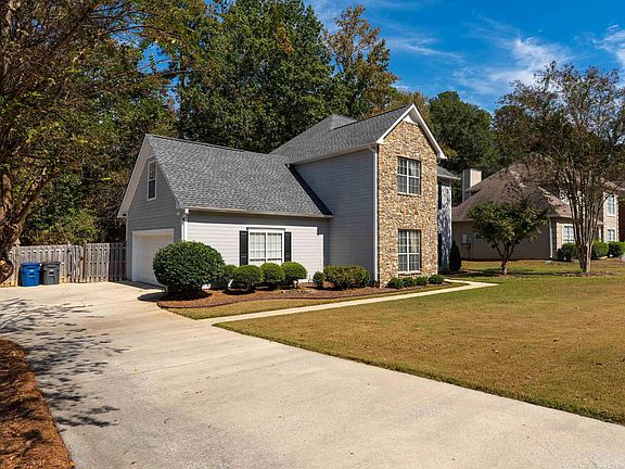 4th image of 1108 Amberley Woods Dr