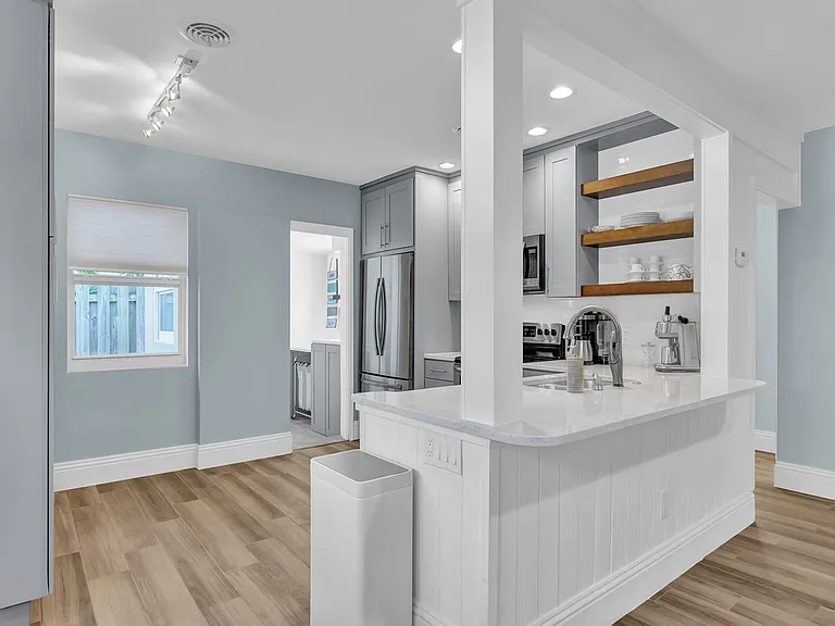 786 Dahlia Ln — Photo 5