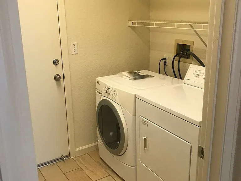 3008 Mallorca Ln — Photo 24