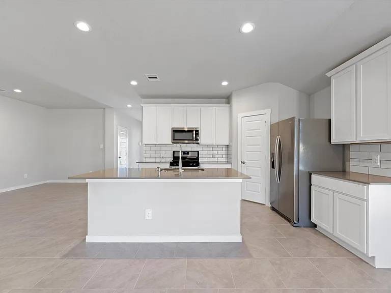 3335 Silverton Dr — Photo 10