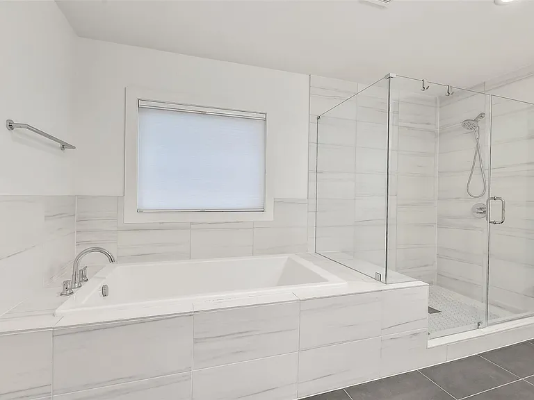910 Algregg St — Photo 38