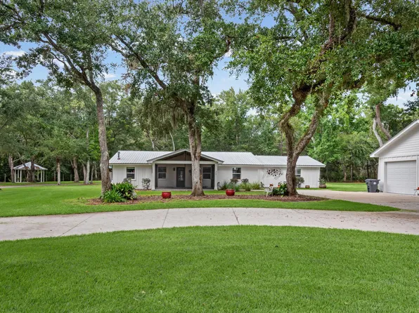 362 Red Barn Rd, Freeport, FL 32439