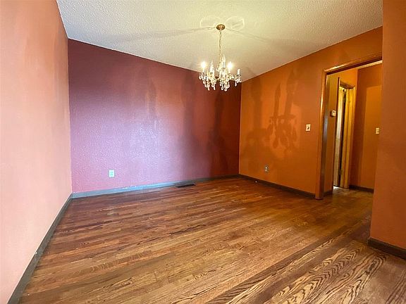 5th image of 318 Stanley Dr