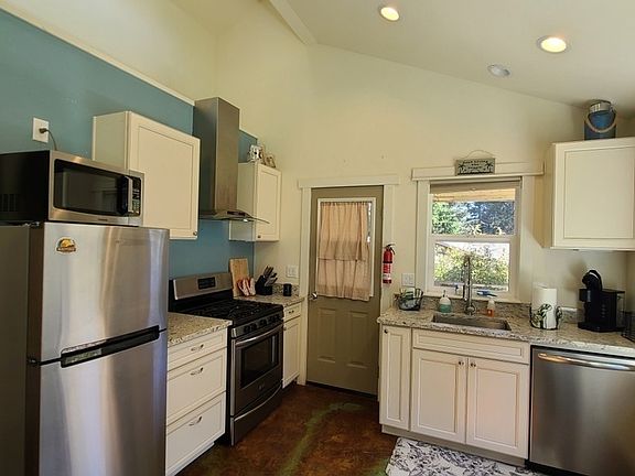 5th image of 2715 NE 19th St Unit 1922