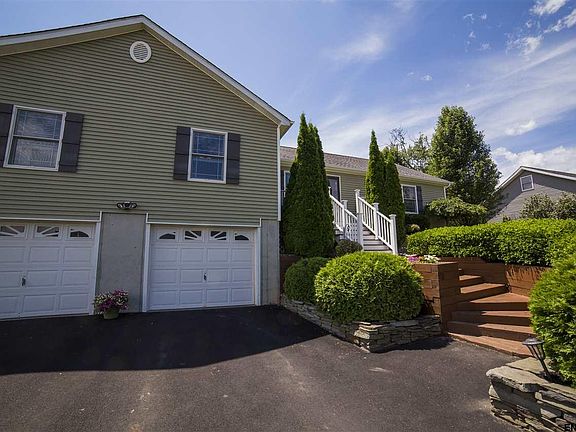 2nd image of 44 Lancelot Dr