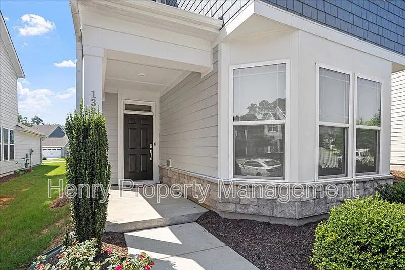 4 bed, 3.0 bath, 2109 sqft, $2,450 — Photo 2