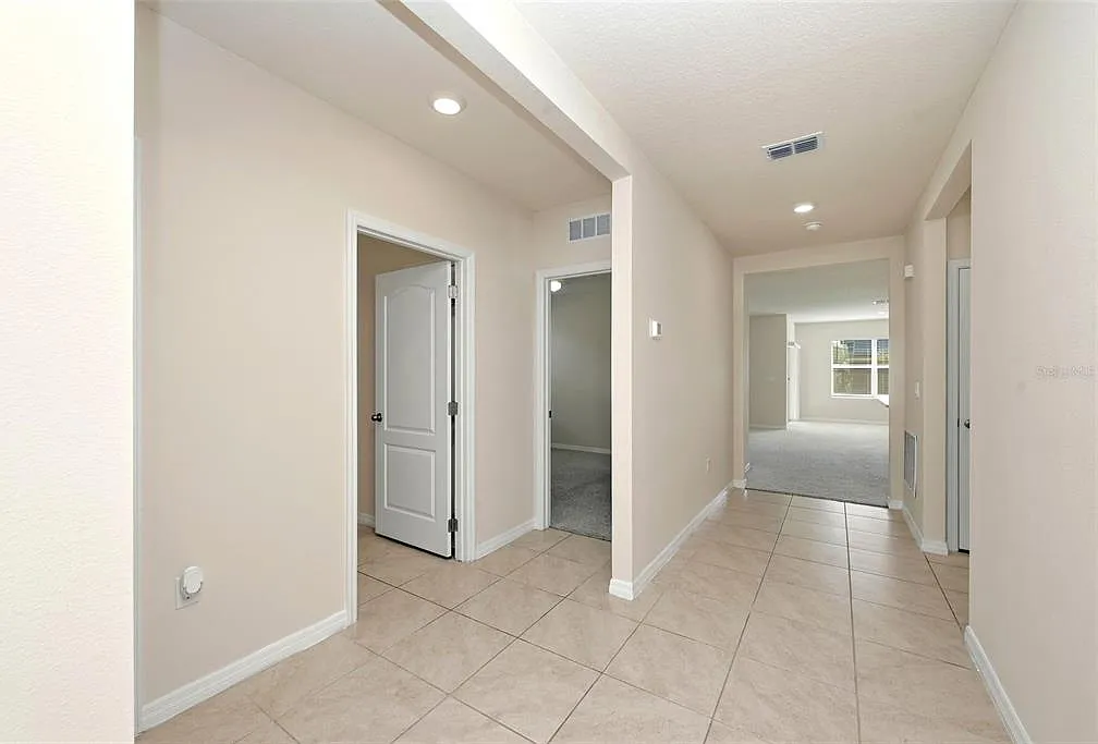 3 bed, 2.5 bath, 1697 sqft, $1,950 — Photo 2