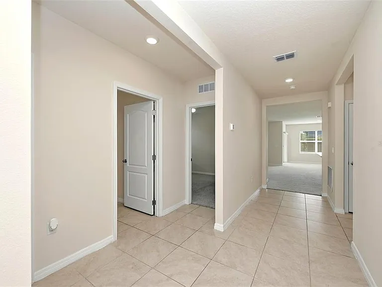 2725 Dumont Ln — Photo 2
