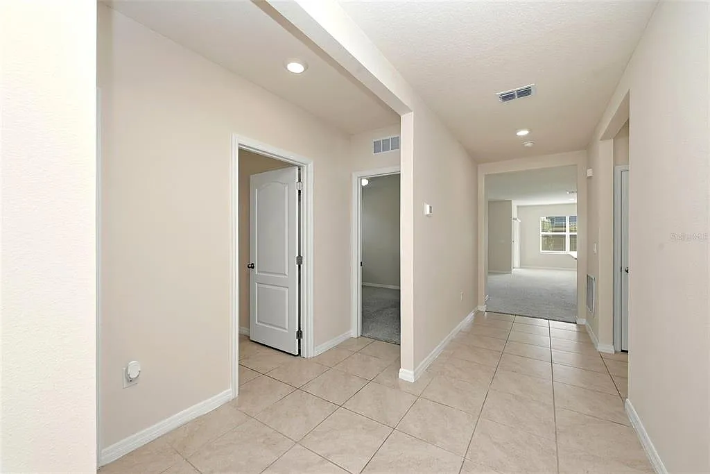 Building Photo - 2725 Dumont Ln