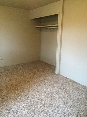 5th image of 513 Kenwood Ave