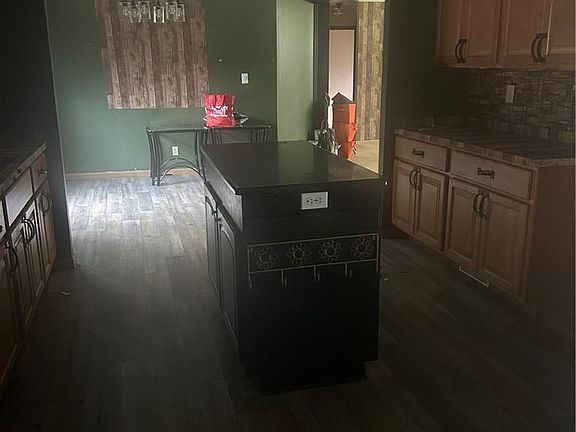 2nd image of 1422 Wilroy Rd