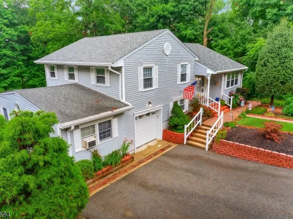 102 Cupsaw Ave, Ringwood Boro, NJ 07456