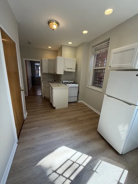 2 bed, 1.0 bath, $3,550 — Photo 3
