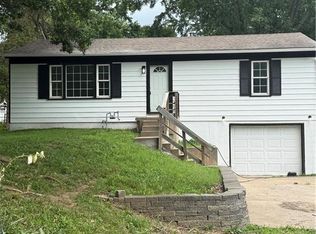 1813 N Farview Dr, Independence, MO 64058
