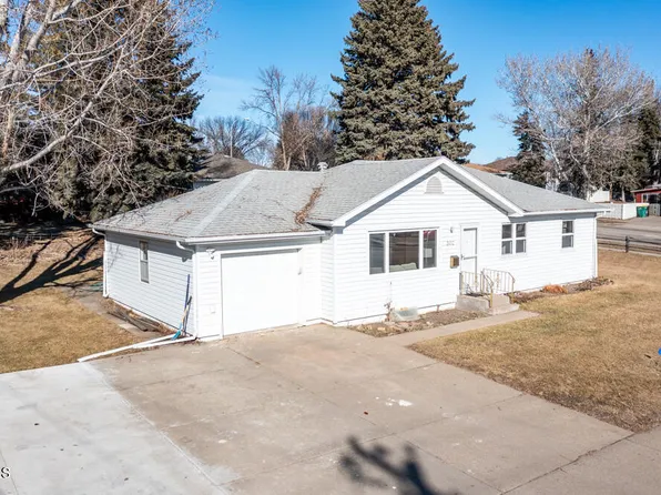 302 W Divide Ave, Bismarck, ND 58501