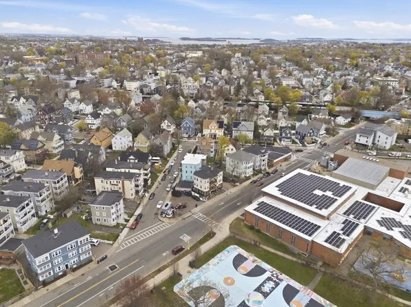 9 Helen St, Dorchester, MA 02124