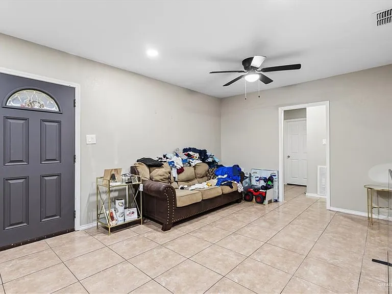 700 E Sam Houston Blvd — Photo 10
