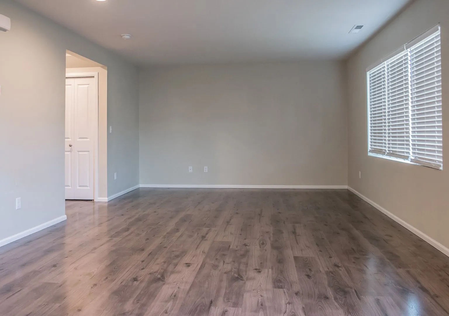 **Move-In Special**Suncrest Farms spacious 4bd 2.5bth home w/ 2 car garage! — Photo 4