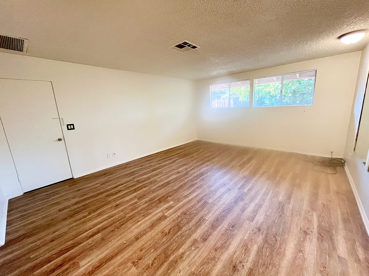 Building Photo - 73370 Royal Palm Dr #3