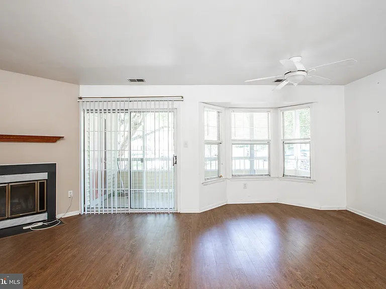 103 Claridge Ct #3 — Photo 6