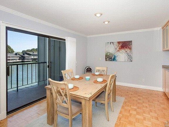 5th image of 42 Greenwood Bay Dr